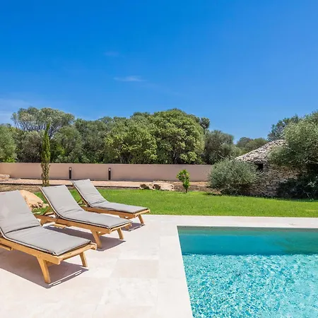 Anna Piscine, 10' De La Plage, Canetto, * Bonifacio (Corsica)