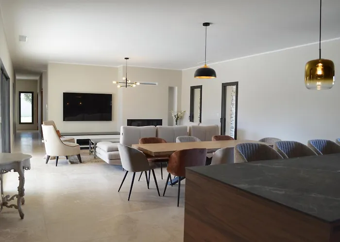 Piscine, 10' De La Plage, Canetto, Villa