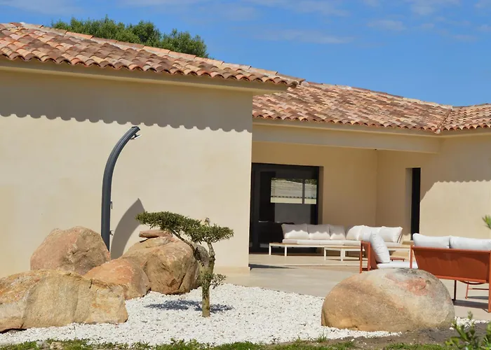 Piscine, 10' De La Plage, Canetto, Villa